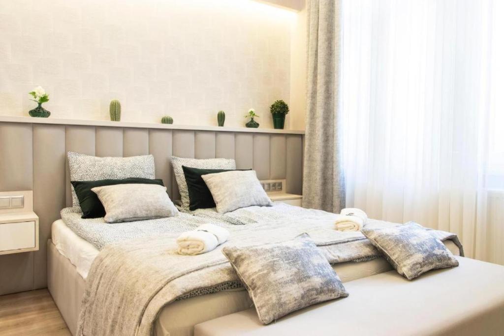 Revay 20 Suites By Corall บูดาเปสต์ ภายนอก รูปภาพ
