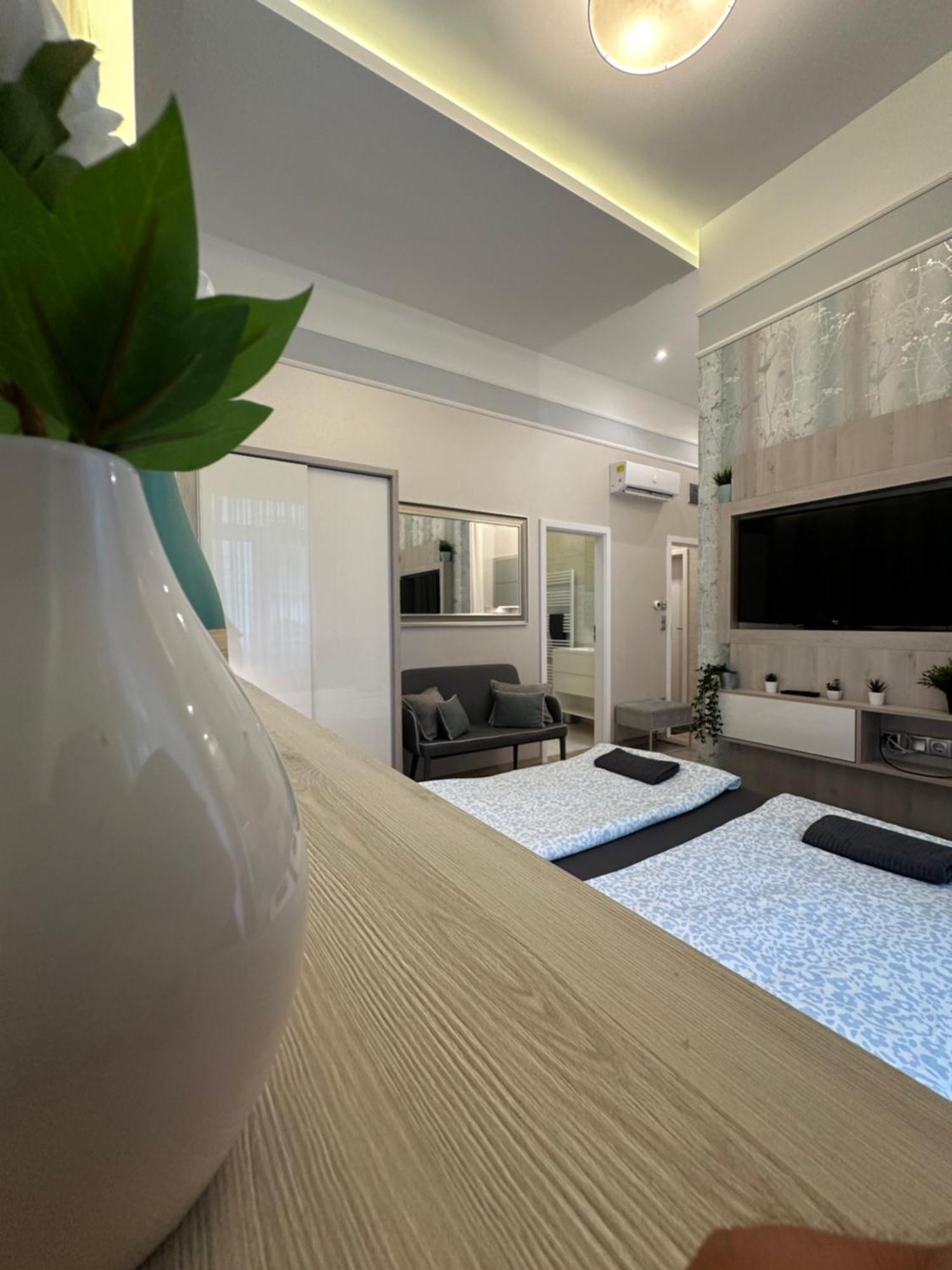 Revay 20 Suites By Corall บูดาเปสต์ ภายนอก รูปภาพ